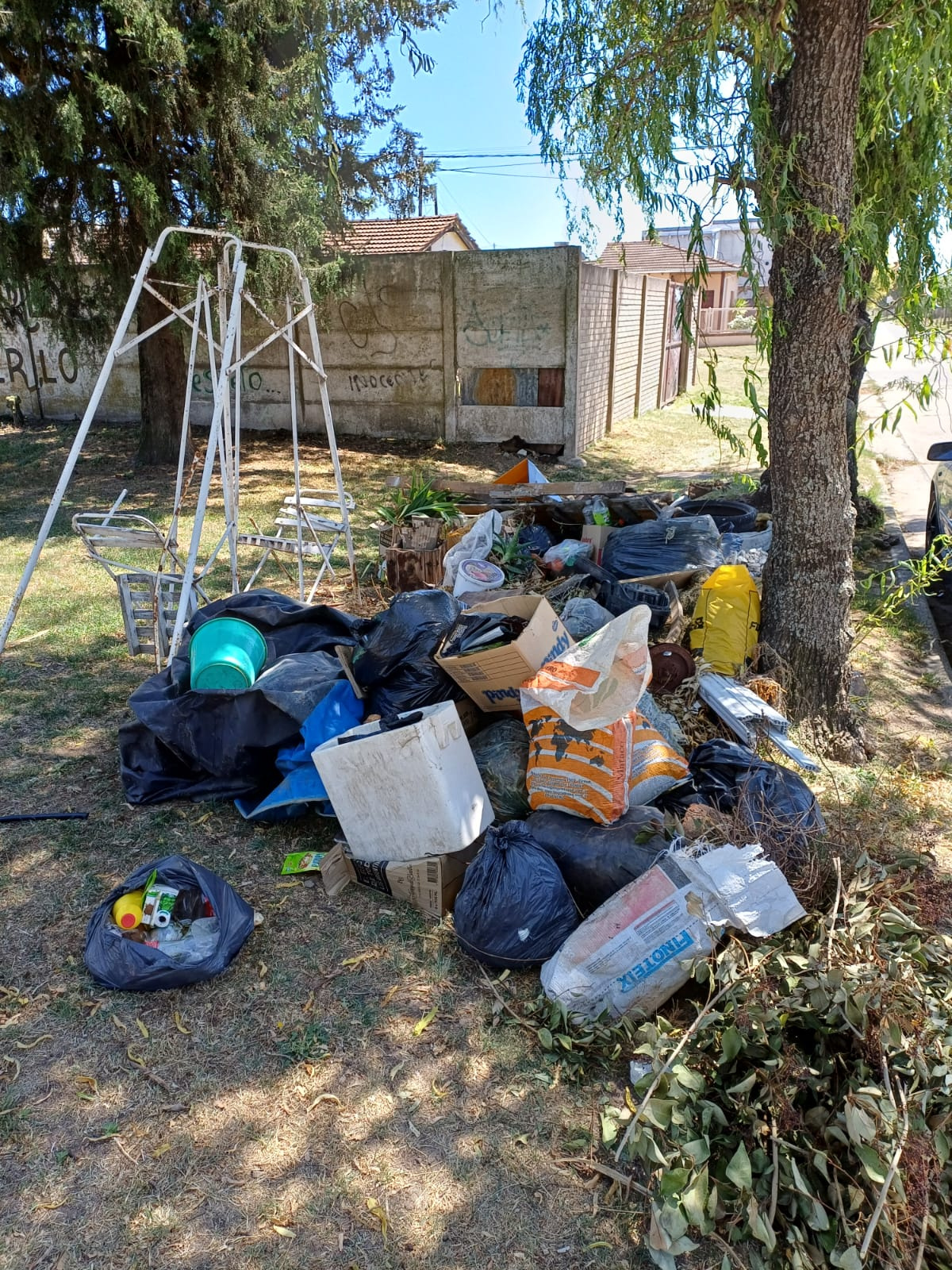 Más quejas de vecinos por basura arrojada en distintos puntos de la ciudad