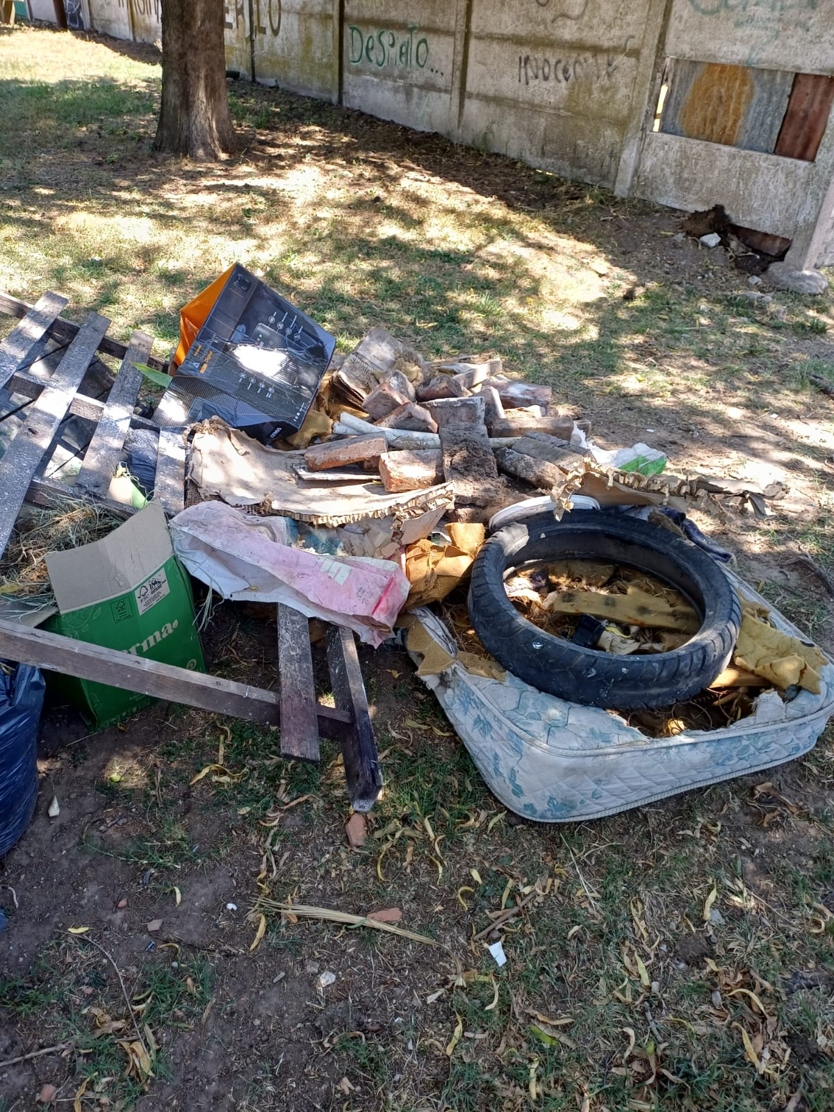 Más quejas de vecinos por basura arrojada en distintos puntos de la ciudad