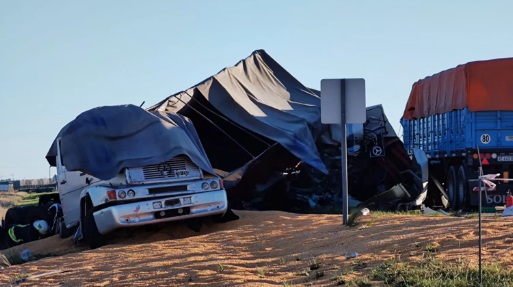 Un choque en la Ruta 33 que involucró a 4 camiones y una camioneta ...