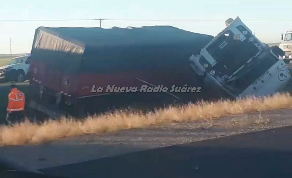 Choque de camiones complica la circulación en la Ruta 33 a unos 30 kms ...