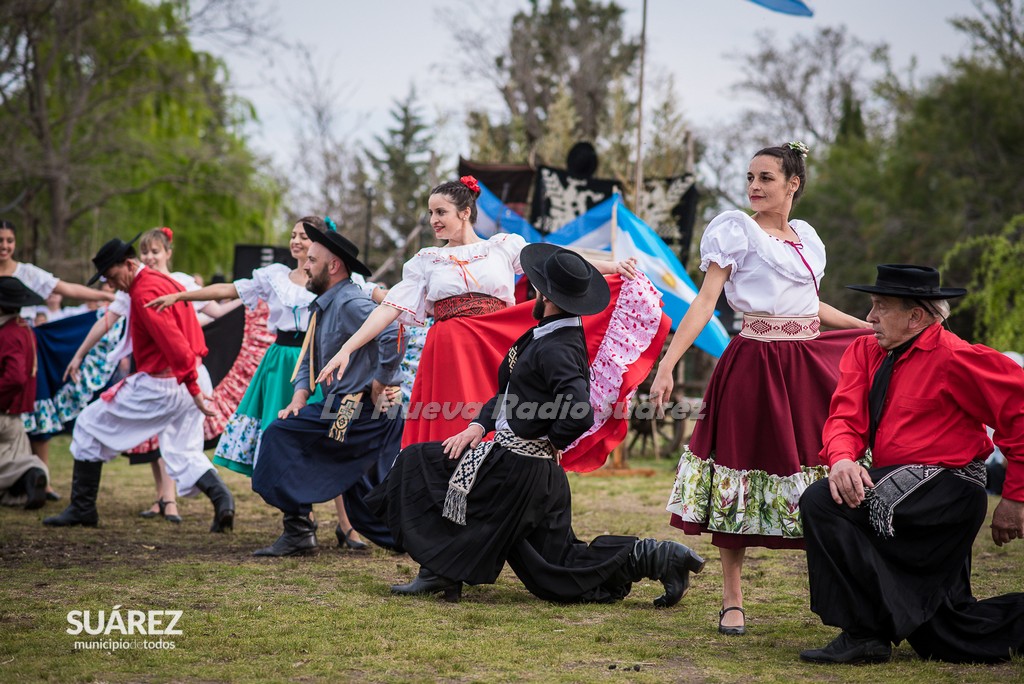 “Tarde de Danzas y Folclore” en el patio abierto de La Tranca